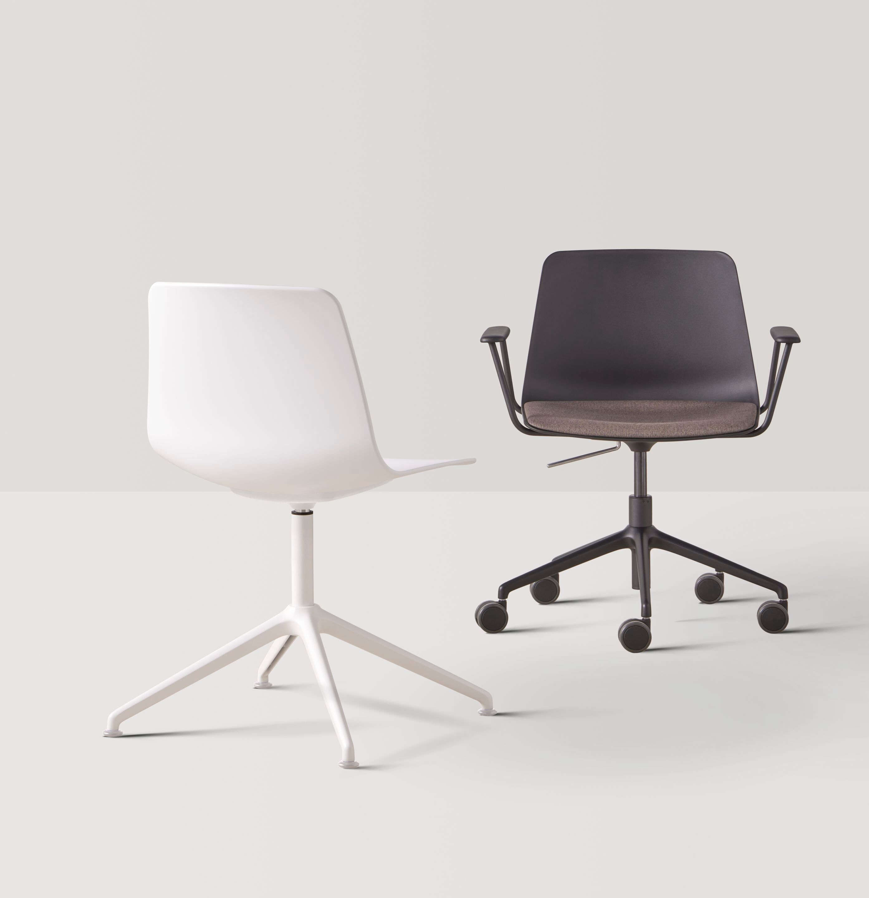 Вращающееся офисное кресло из полипропилена с подлокотниками на насесте INCLASS Varya XL ARCH-00136867