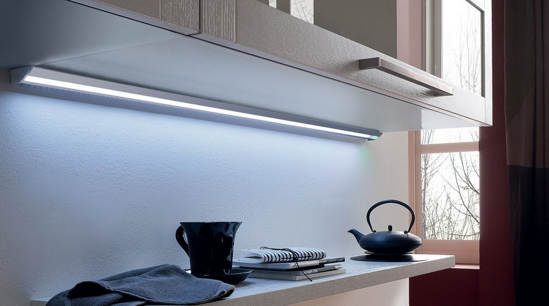 Светильник линейный Solalux Linero -s 900. Светильник светодиодный для кухни под шкафы Kanlux Pax led 10w NW 577мм. Светильник линейный Corner TL 2000. Светодиодный светильник Derby 900 мм. Подсветка кухни светодиодами