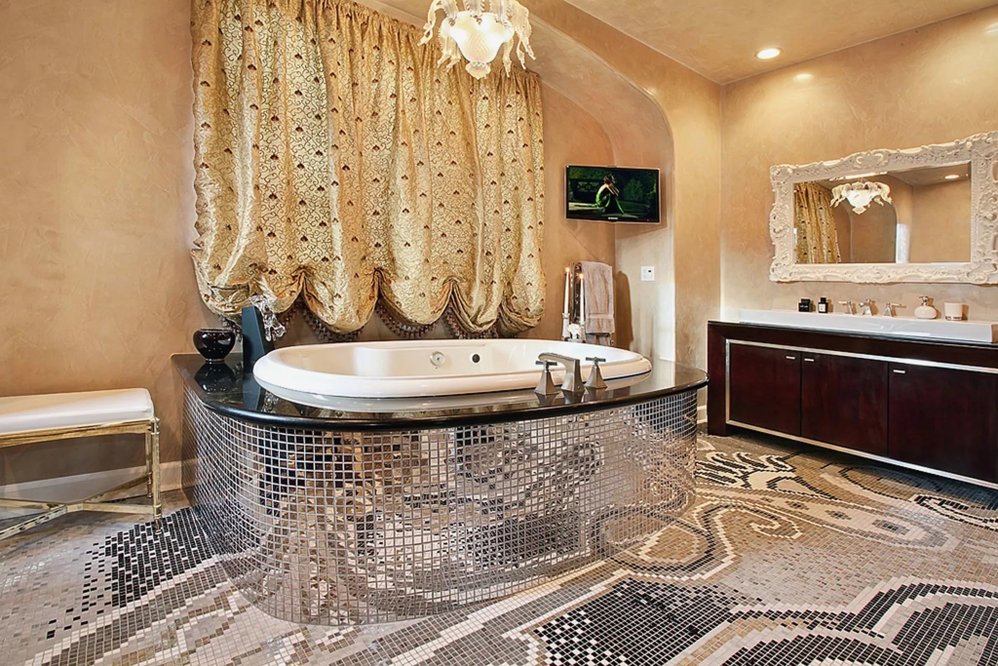 Золотистая ванная. Мозаика в ванной комнате. Мозаика в современном интерьере. Ванная с мозаикой. Мозайка в интерьере гостиной.