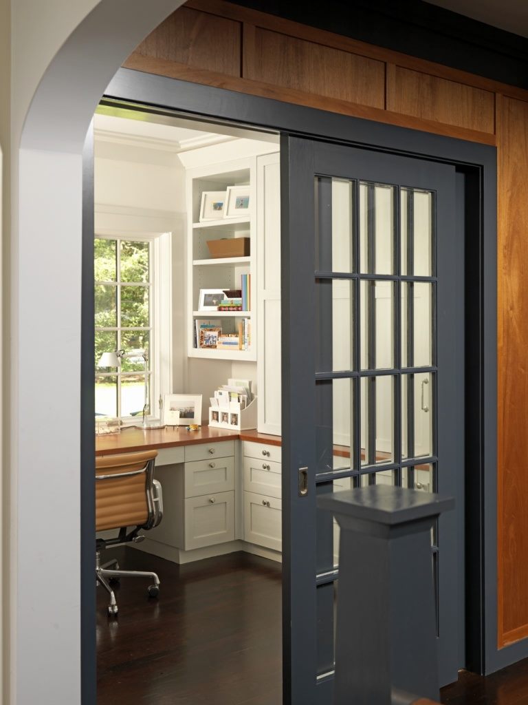Установка двери со стеклом. Дверь на кухню. Двери кухонные раздвижные. Выдвижная дверь на кухню. Сдвижная дверь на кухню.